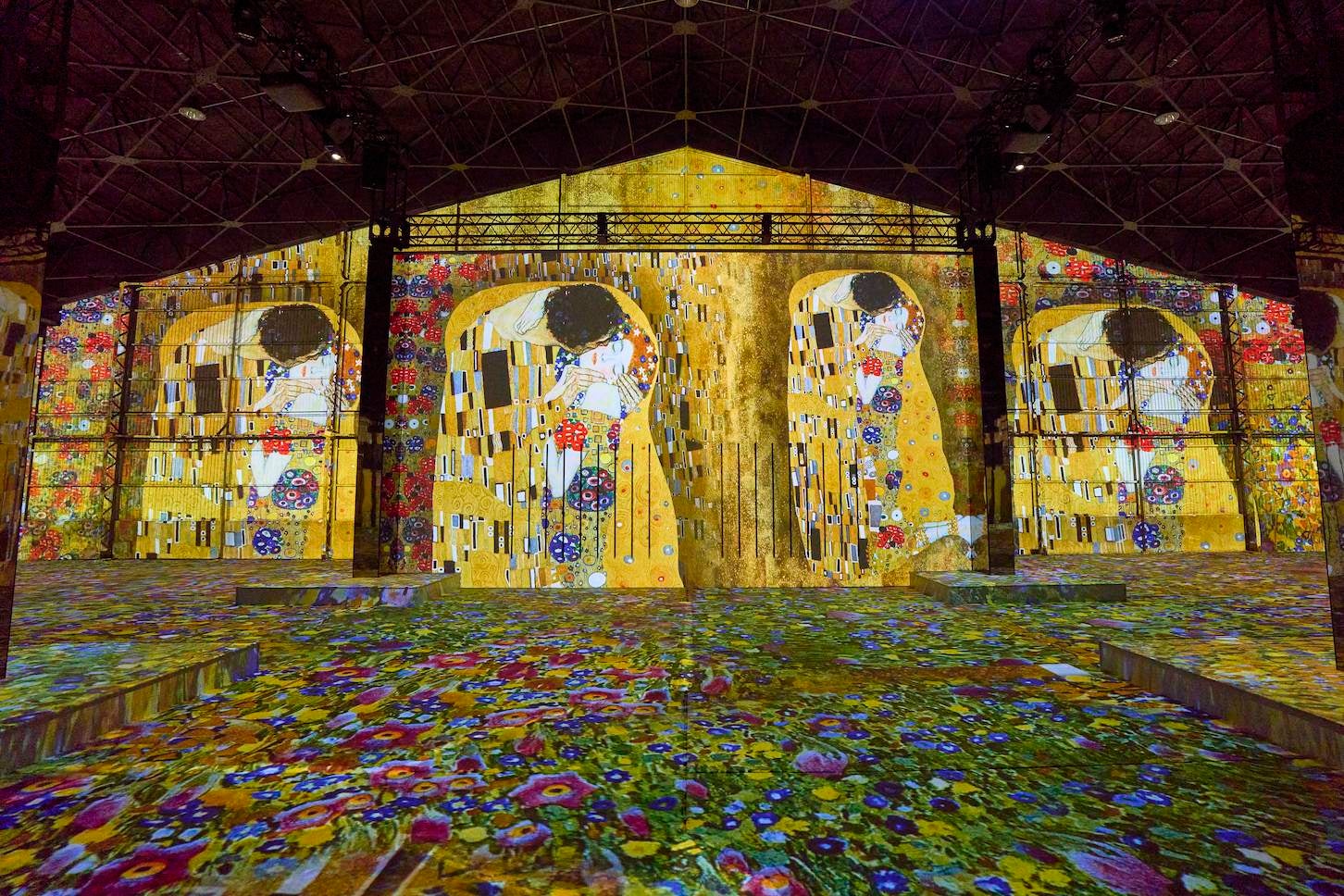 グスタフ・クリムトの象徴的傑作「黄金時代」