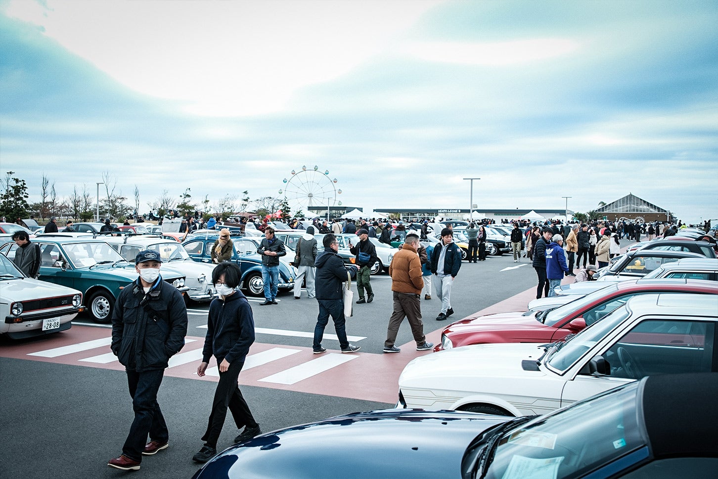イベント会場となった「長井海の手公園 ソレイユの丘」の第3駐車場とヒルトップ広場の様子。ソレイユの丘はアスレチックやキャンプ場に、温泉、ドッグラン、レストランなどが楽しめるエンターテイメントパークだ