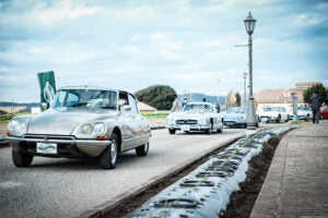 シトロエンDSなど、希少なヒストリックカーによるパレードランも開催された