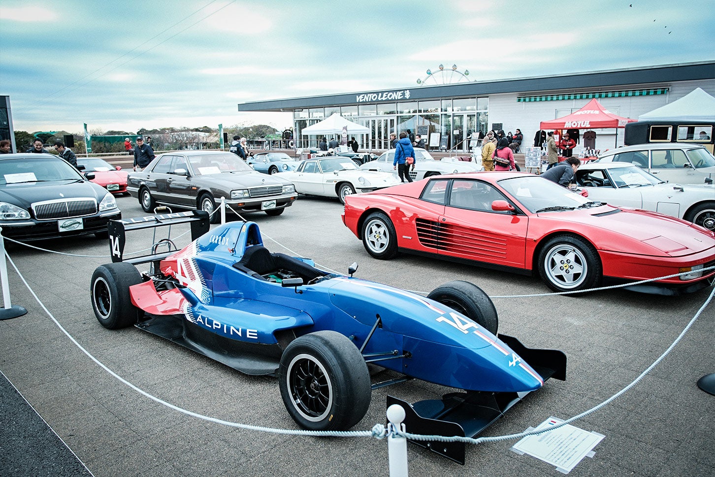 特別展示コーナーにはフォーミュラー・ルノー2.0（2008年）や、オースチン・セブン ケンブリッヂスポーツ（1922～1939年）、ポルシェ タイカン（2020年～）など15台が展示