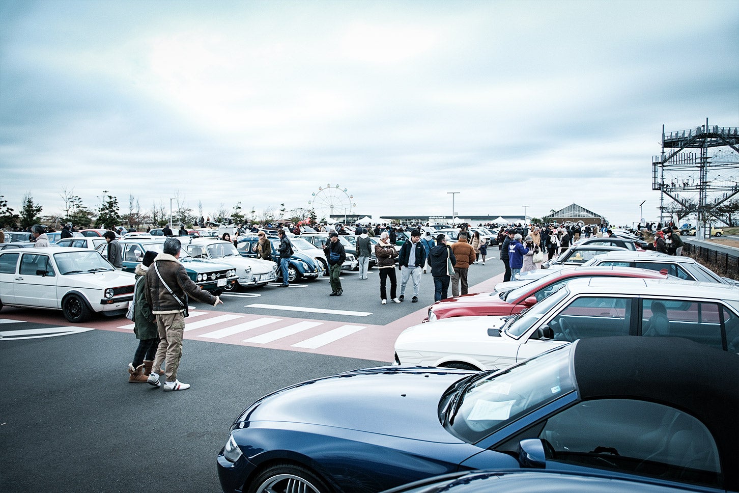 「三浦半島に集まる名車たち@ソレイユの丘 Presented by RevivalCAFE」会場の様子