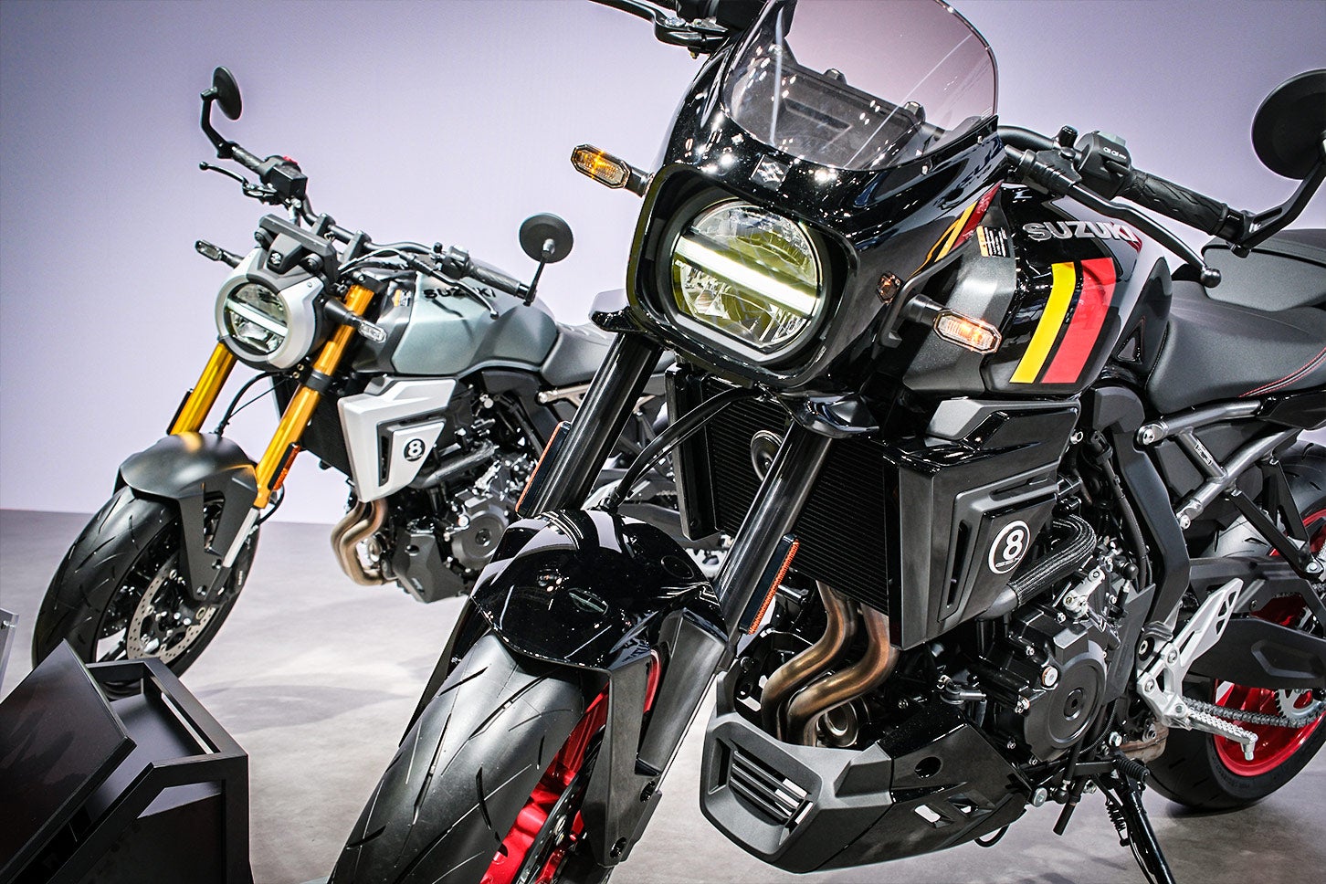 写真左からGSX-8T、GSX-8TT