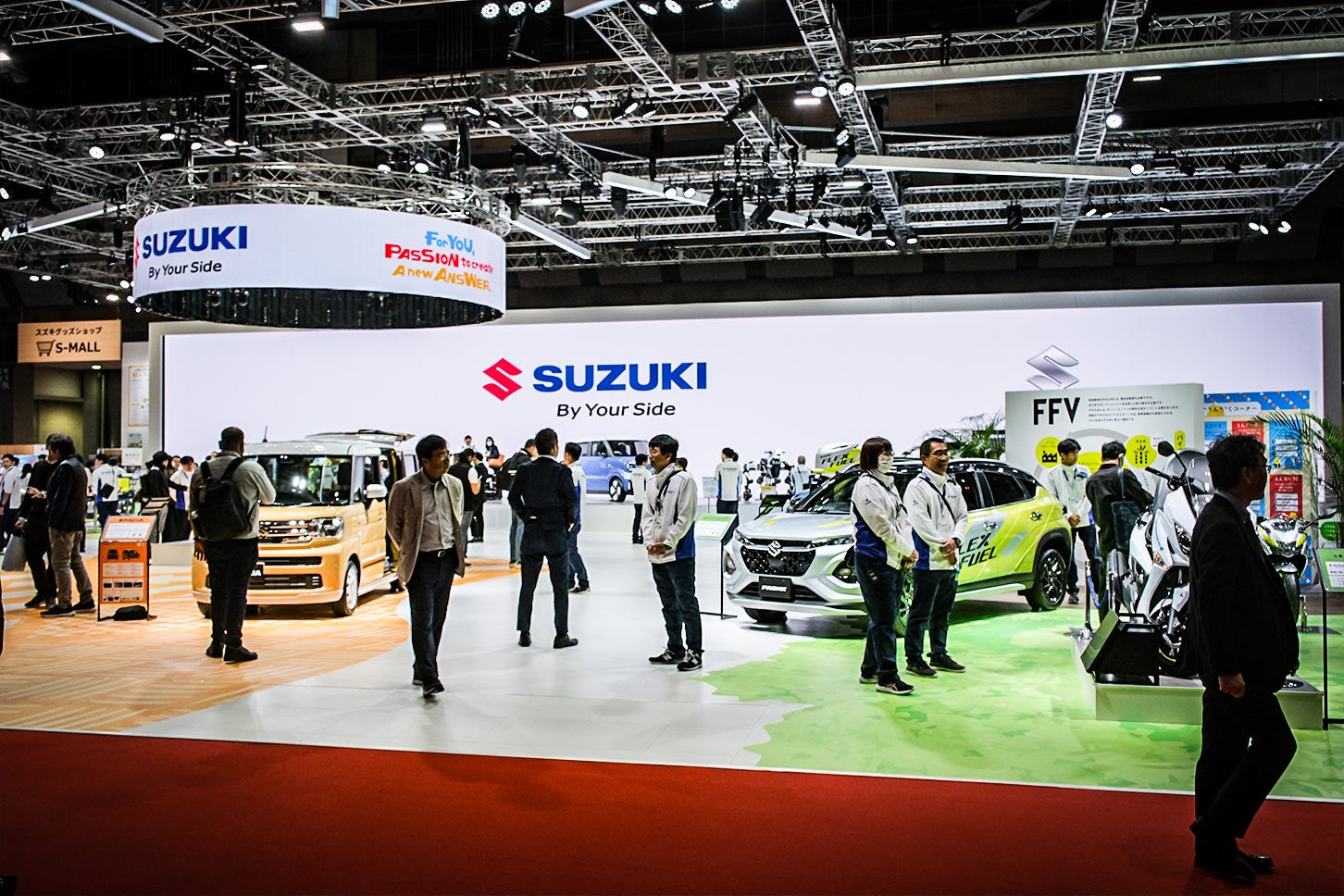 スズキの出展ブース。スズキは幅広いジャンルのモビリティを出展しているため、自動二輪と一括りにしても、さまざまな場所に配置されていた。
