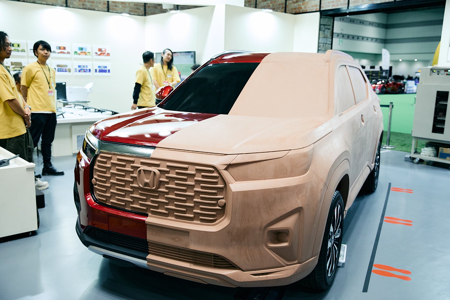 日本カーモデラー協会のブースには、ホンダ「WR-V」1/1スケール のクレイモデルが！