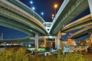 天保山JCTの様子。(c)maru1122maru – stock.adobe.com