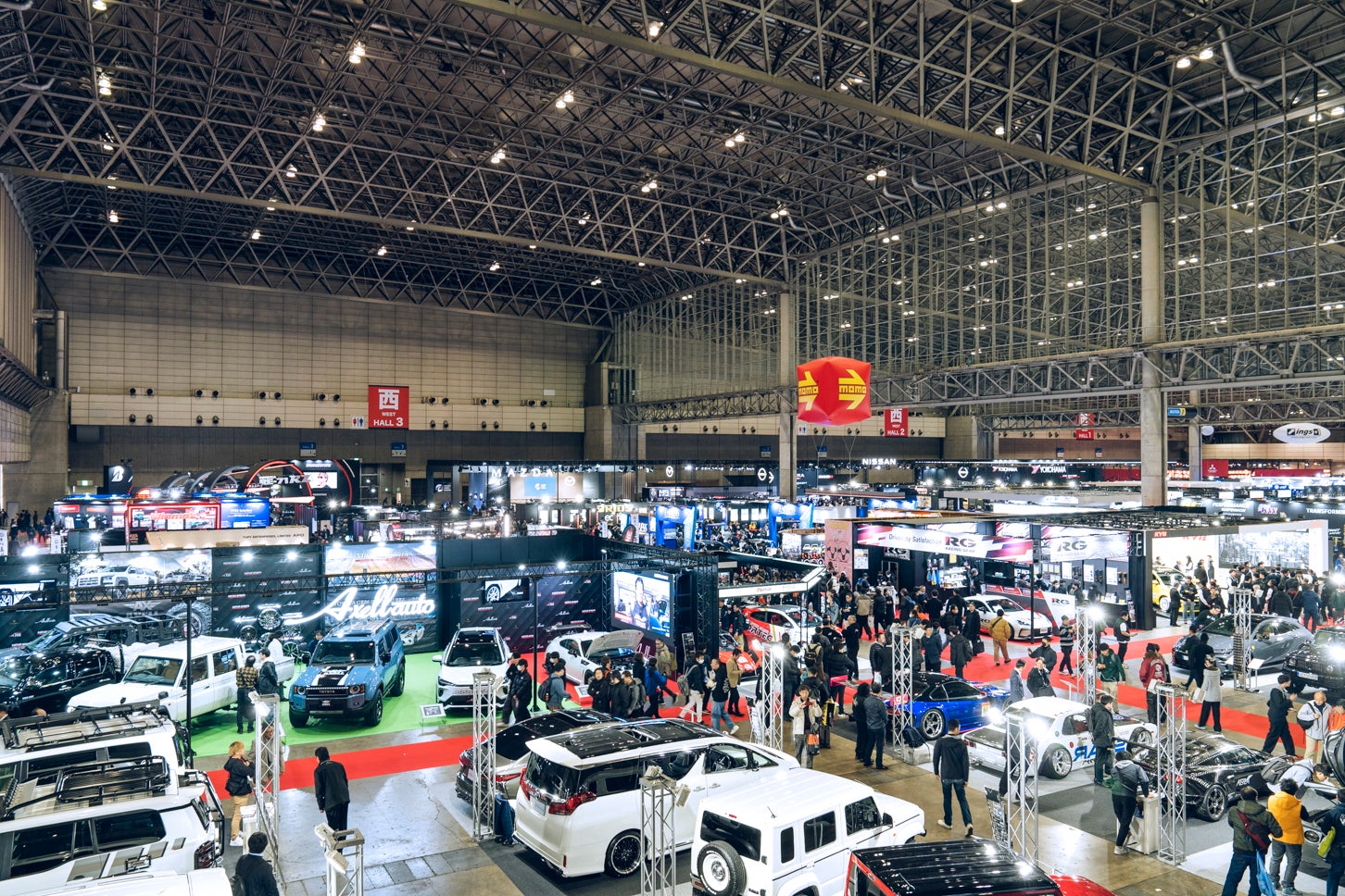 東京オートサロン2026の会場風景。
