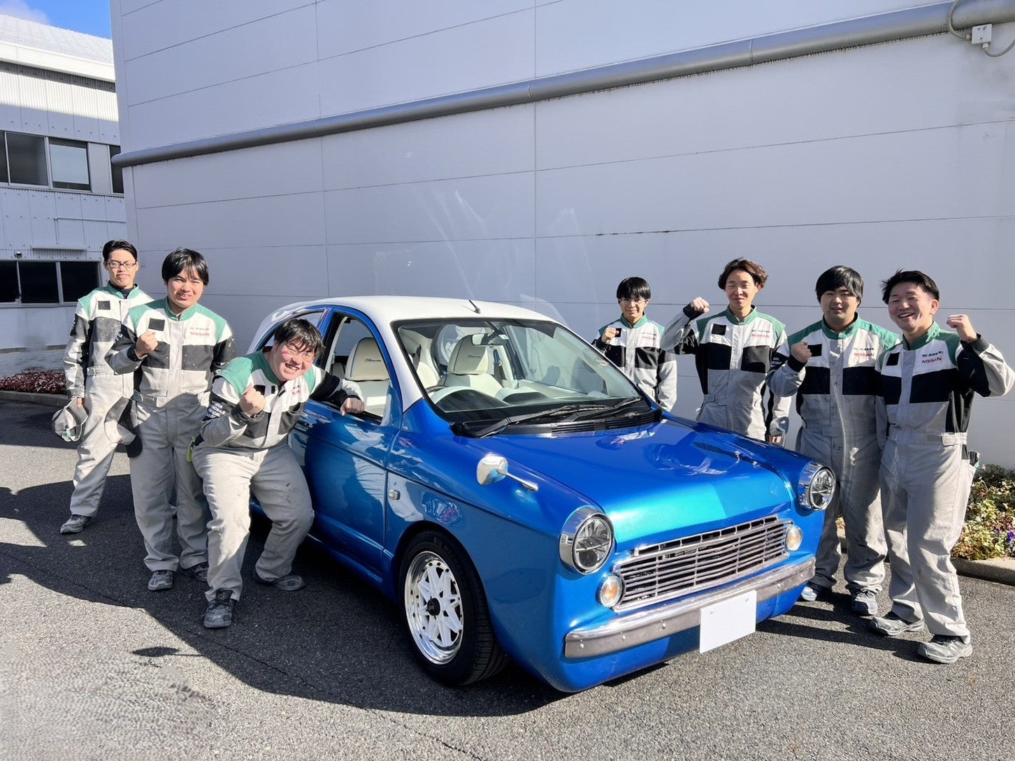 「マーチ エルーラ」を製作した 日産京都自動車大学校 自動車整備・カスタマイズ科の4年生。