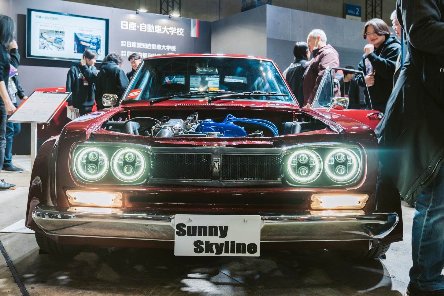 ハコスカ顔でありながら、ヘッドライトがLEDになるなど現代的な雰囲気も合わせ持っている。