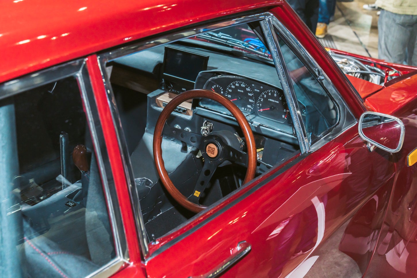 中央のモニターがタッチパネルになっている。