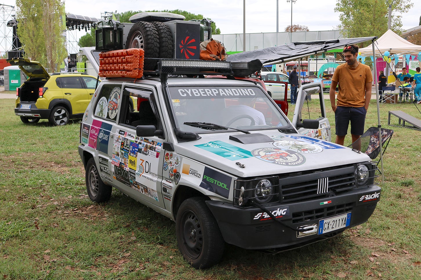 サイバーパンディーノのベースは2003年登録の初代パンダ。