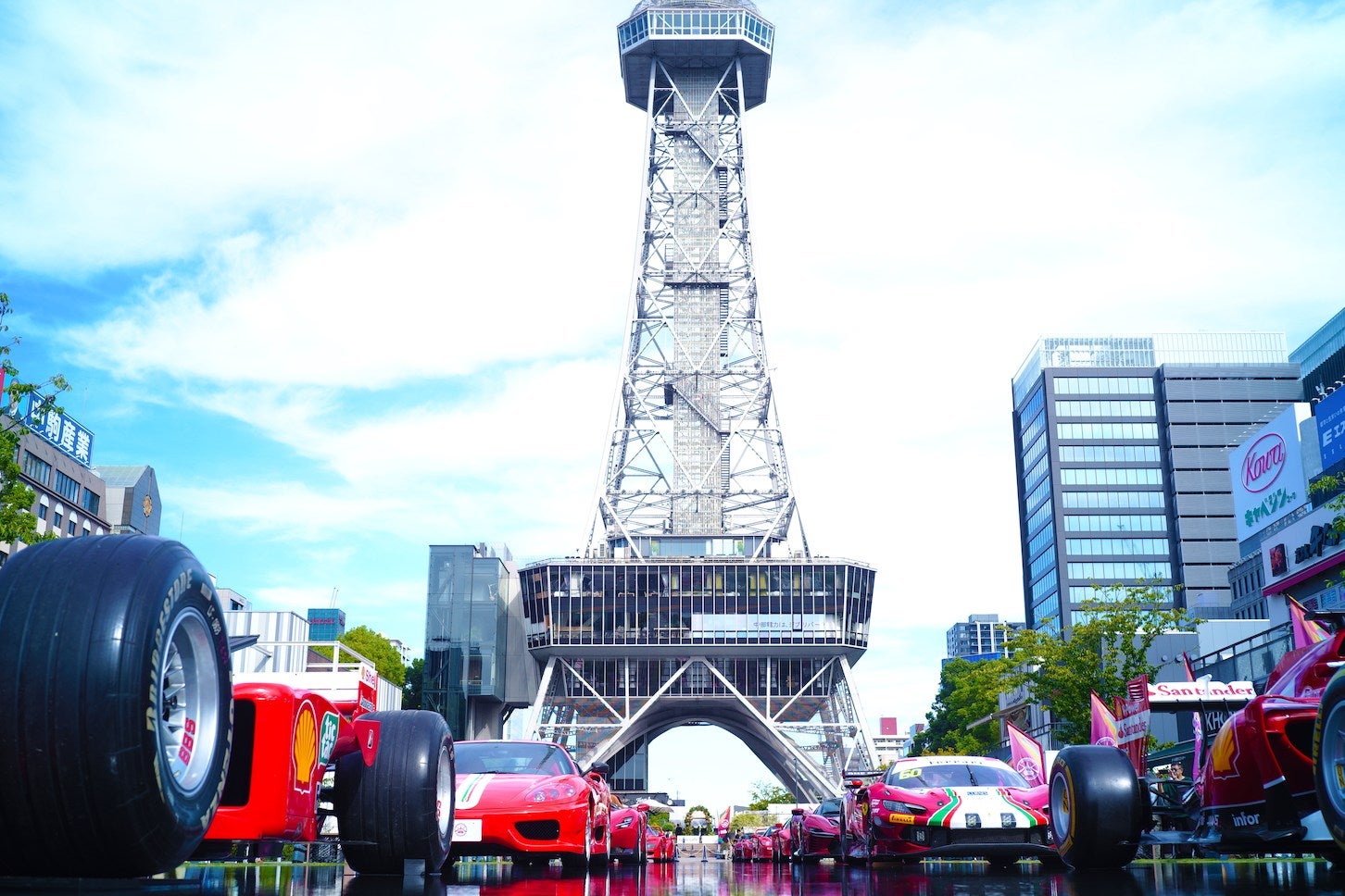 ミズベヒロバにて、久屋大通公園のシンボルであるMIRAI TOWERを背景に据えたお気に入りの1カット