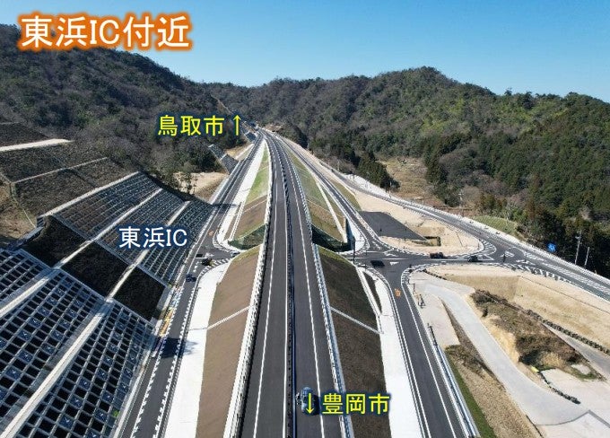 開通済みの浜坂道路「東浜IC」付近の様子。