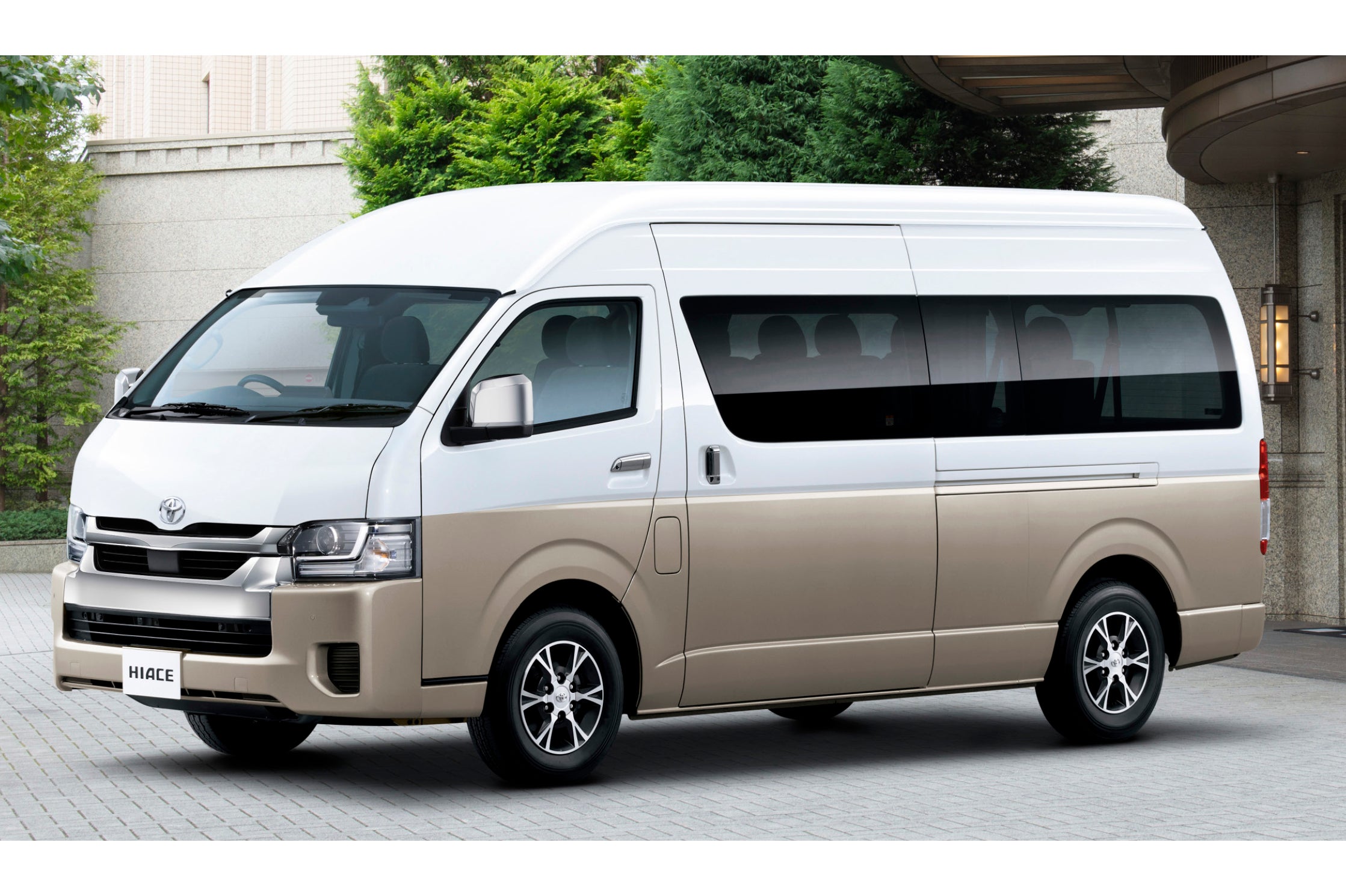 トヨタ・ハイエース ワゴン グランドキャビン（2WD・2700ガソリン）