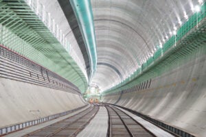 外環道のシールドトンネルの工事状況。