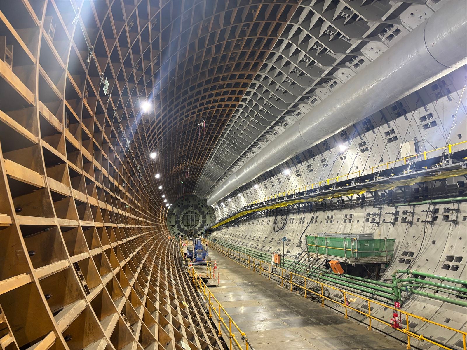 外環道のシールドトンネルの工事状況。