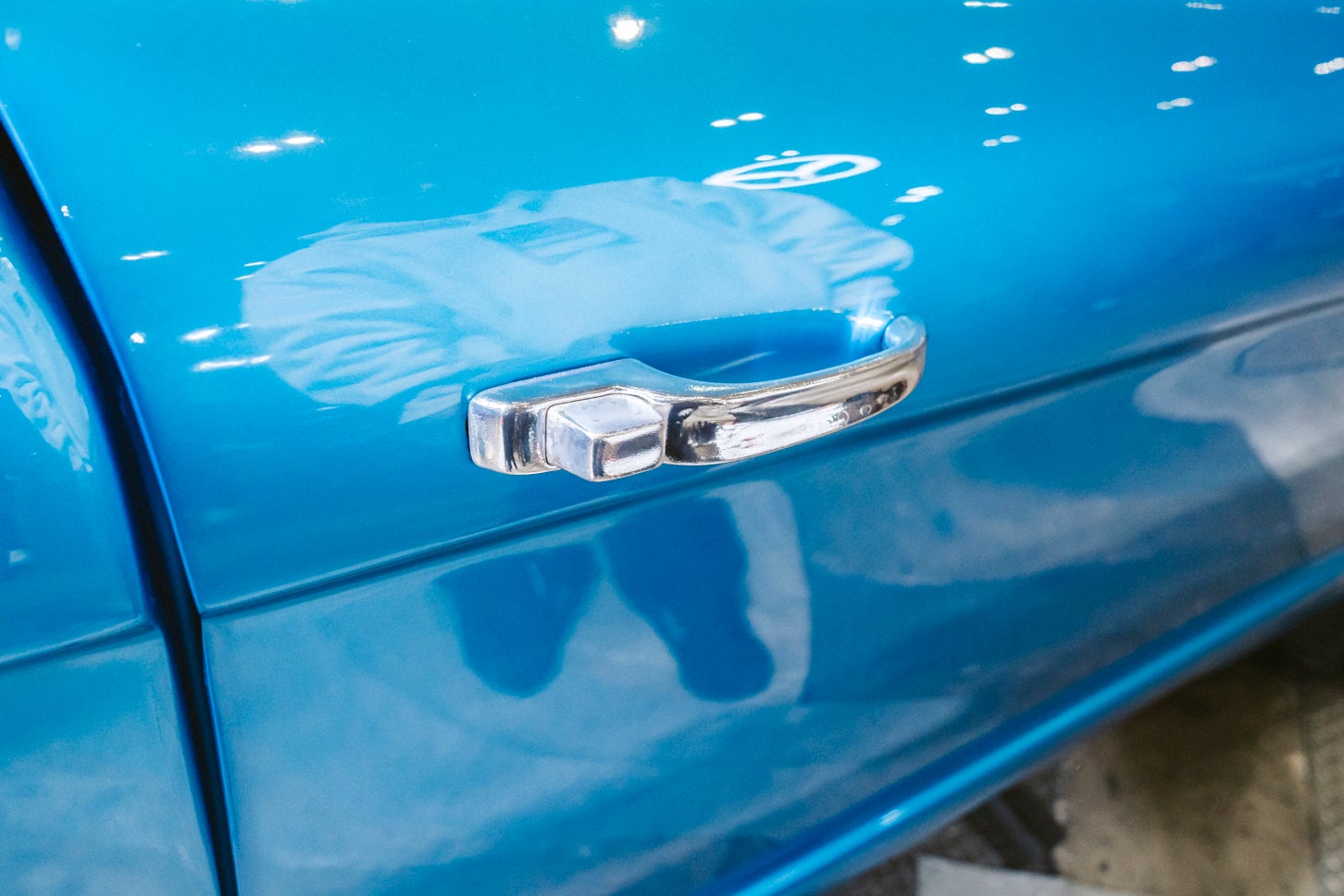 ドアハンドルはブルーバード純正品を使用している。