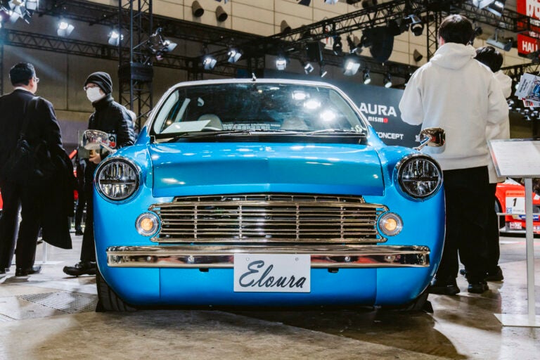 312型ブルーバードのレトロな雰囲気を備えたパイクカー風のフロントフェイス。