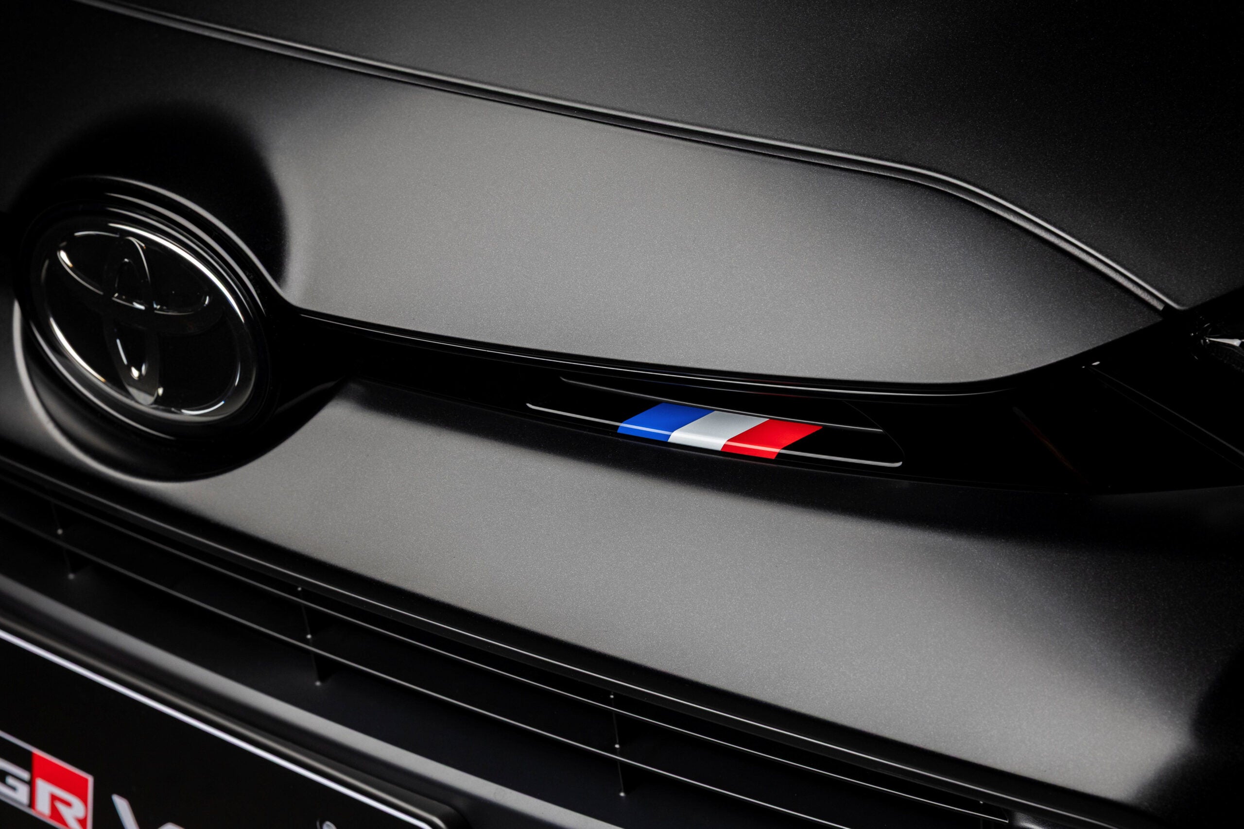 GRヤリス セバスチャン・オジエ 9x ワールドチャンピオンエディション（プロトタイプ）｜トリコロール加飾ラジエーターグリル