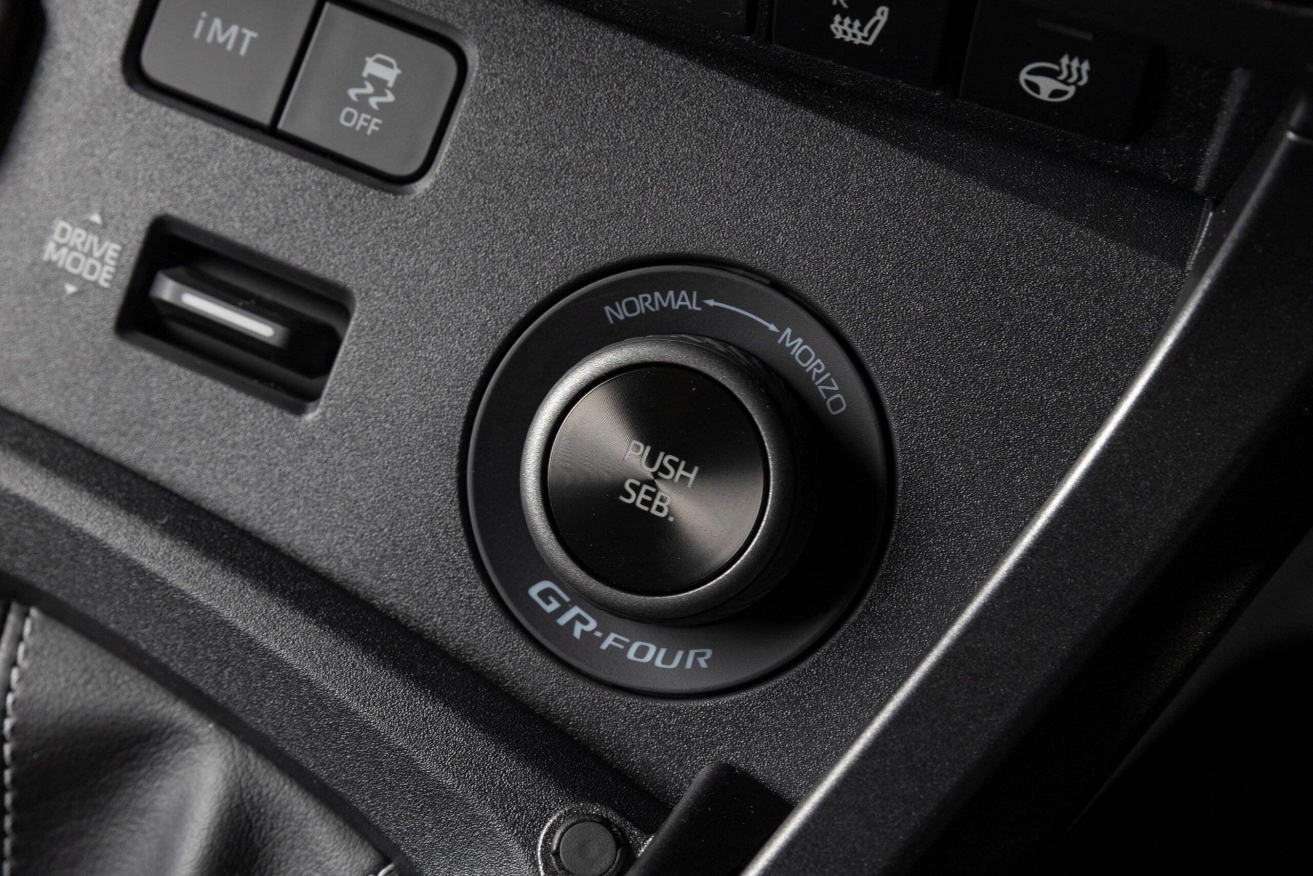 GRヤリス セバスチャン・オジエ 9x ワールドチャンピオンエディション（プロトタイプ）｜4WDモードセレクト