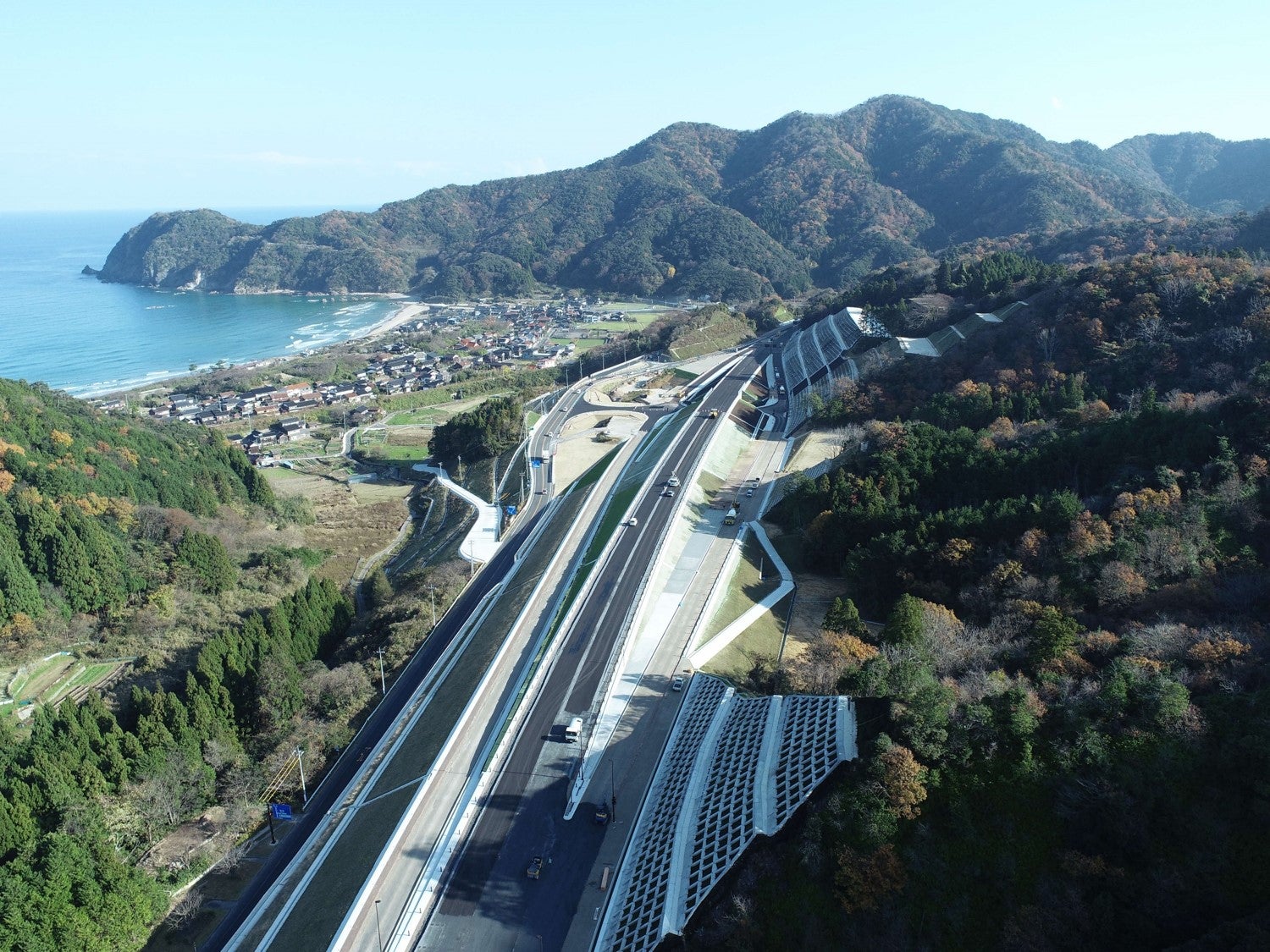 山陰近畿自動車道「東浜IC」の様子。