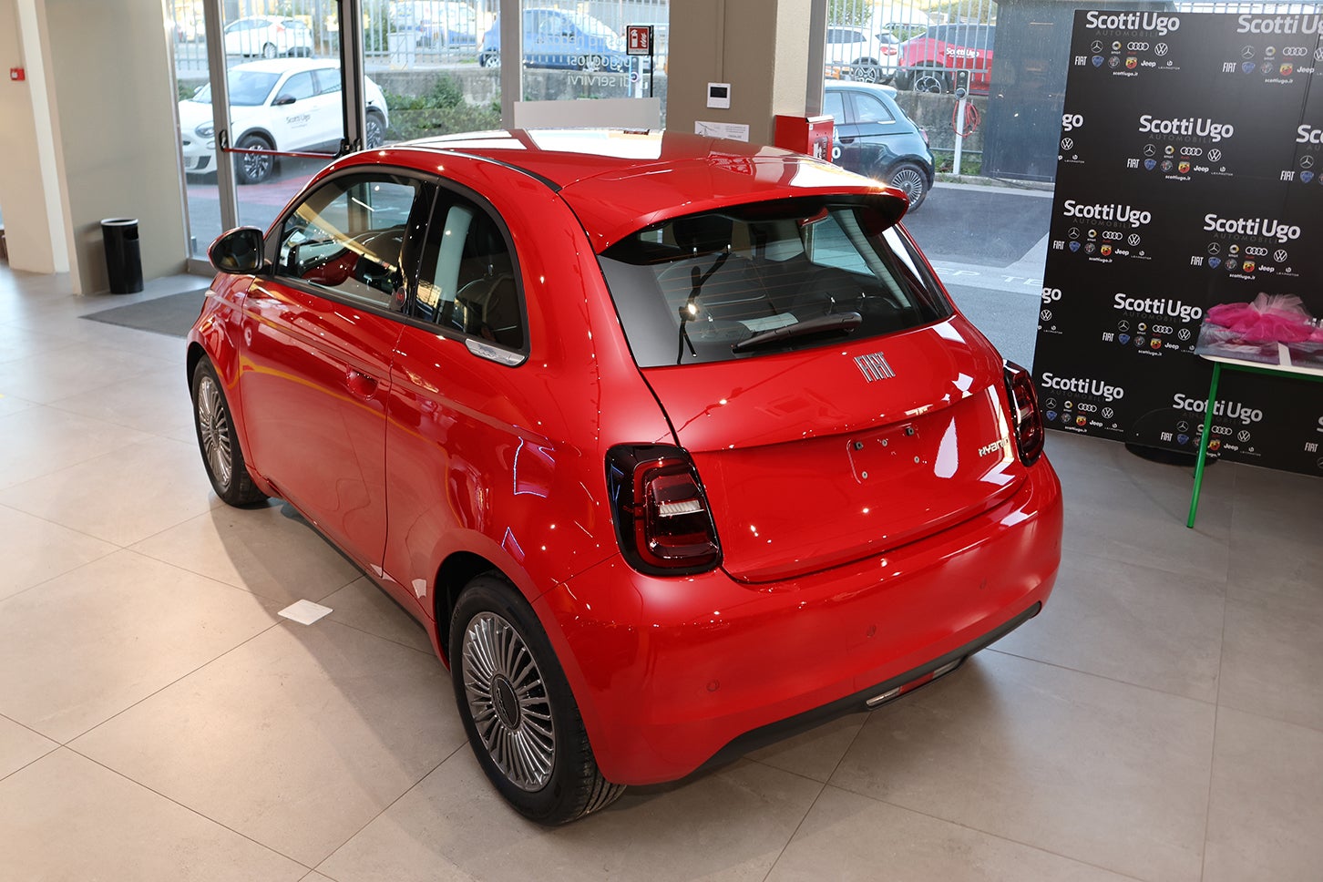 マイルドハイブリッド化に伴い、プラットフォームはエンジンマウント、サスペンション受け部などに大幅な手が加えられている。従来型（312型）と比較して重量は約80kg増加している。