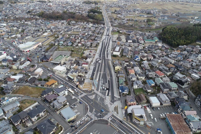 いかるがパークウェイの開通区間の様子。