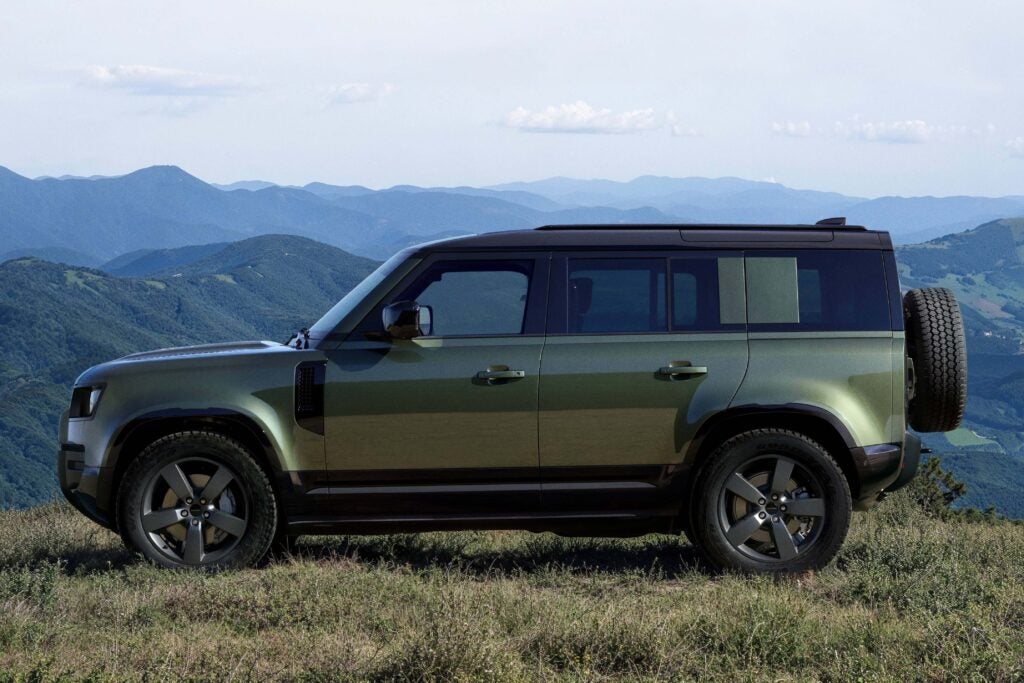 ディフェンダー110に300台限定の日本専用特別仕様車「75＋エディション