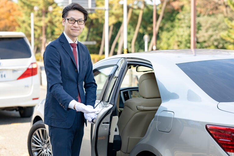 クルマでモテる時代は終わったが、運転の仕方によってモテる！は実在する 『モテるドライバーになるための100のこと』#06