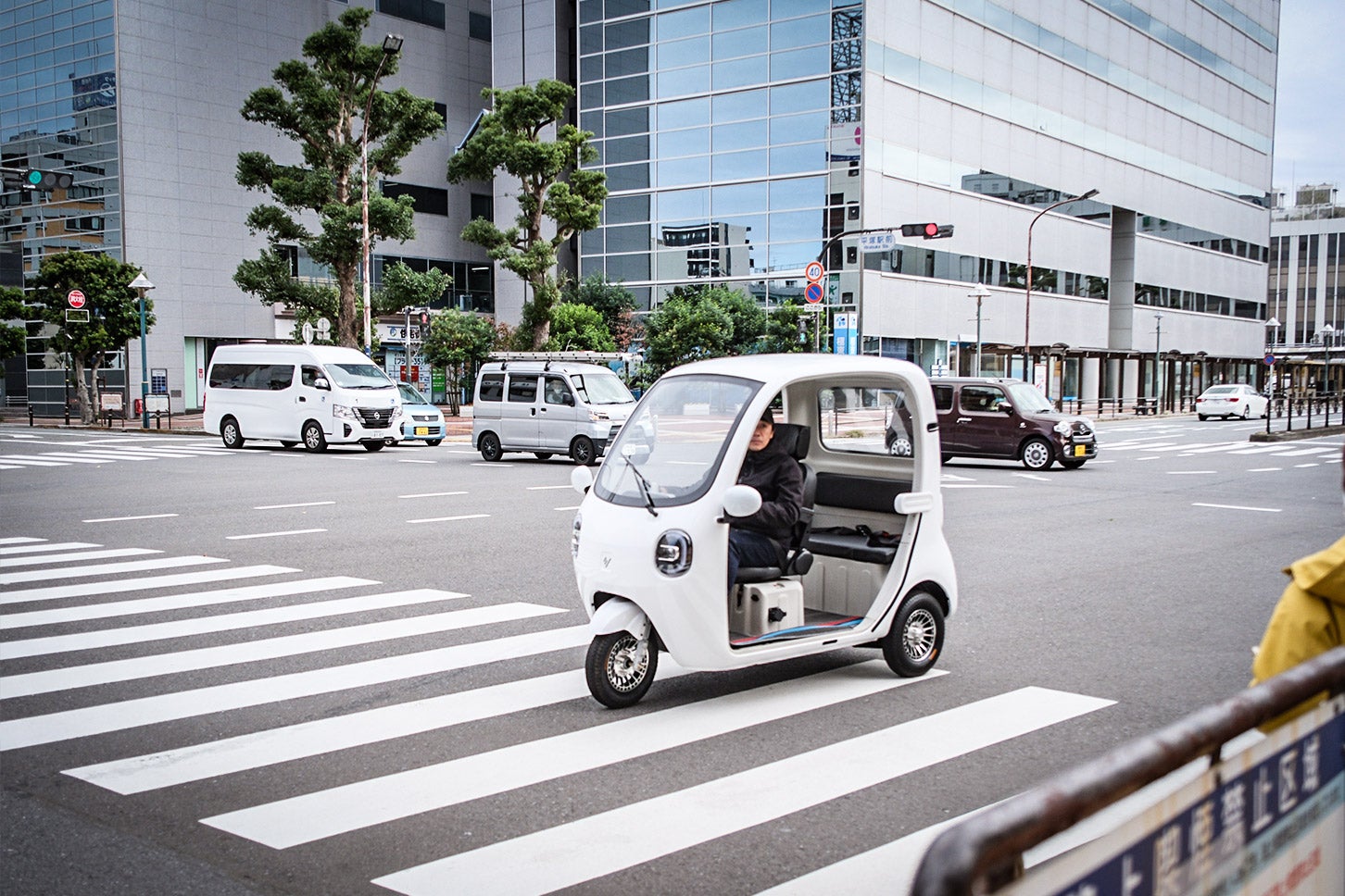 側車付き軽二輪の法規上の制限速度は一般道で60km/h、高速道路で80km/hとなっているが、COCOの場合は最高速度が50km/hに抑えられているので、基本的には一般道での使用を想定している