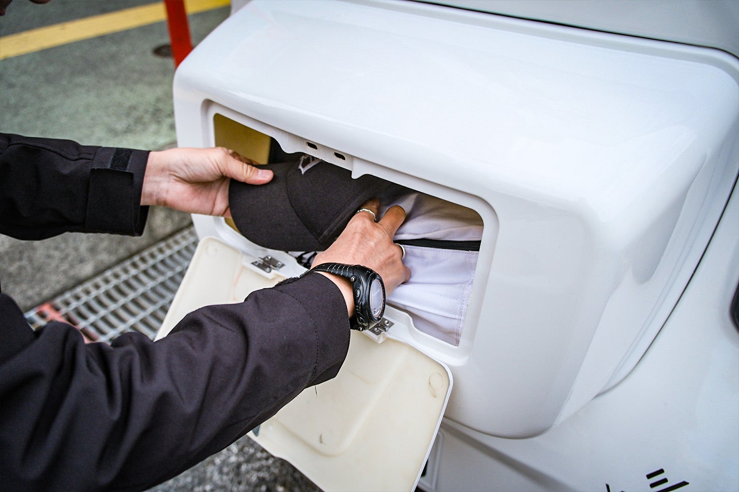 リアボックスへは車外からアクセス可能