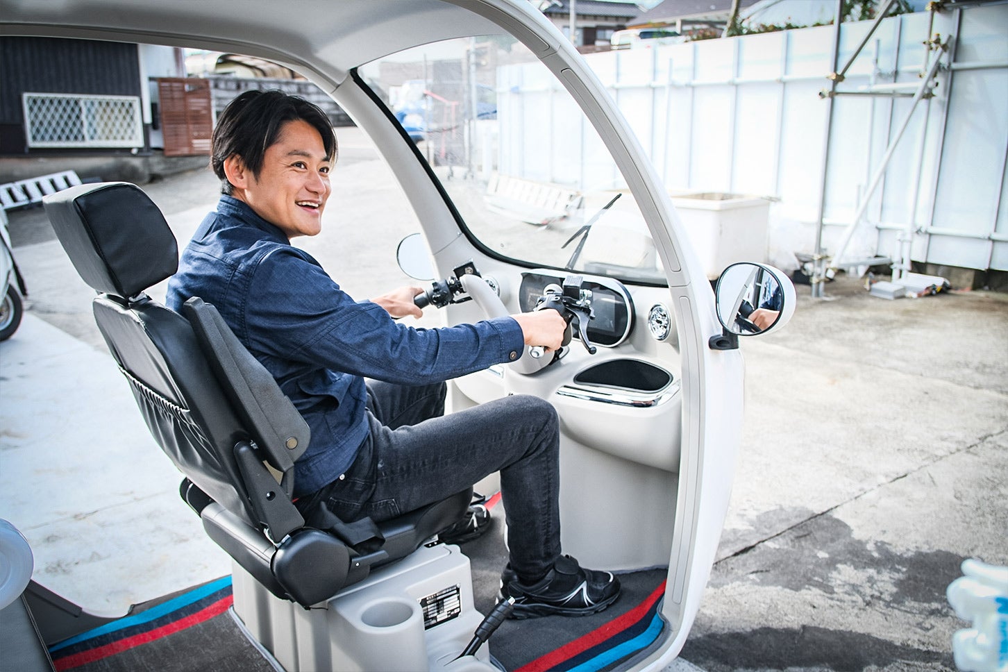 「近年、小型モビリティが次々と登場している中、新たなモビリティとしてEVトライクを普及させることはできないだろうかと思ったのが、開発のきっかけでした」と話すバブル代表の鈴木氏