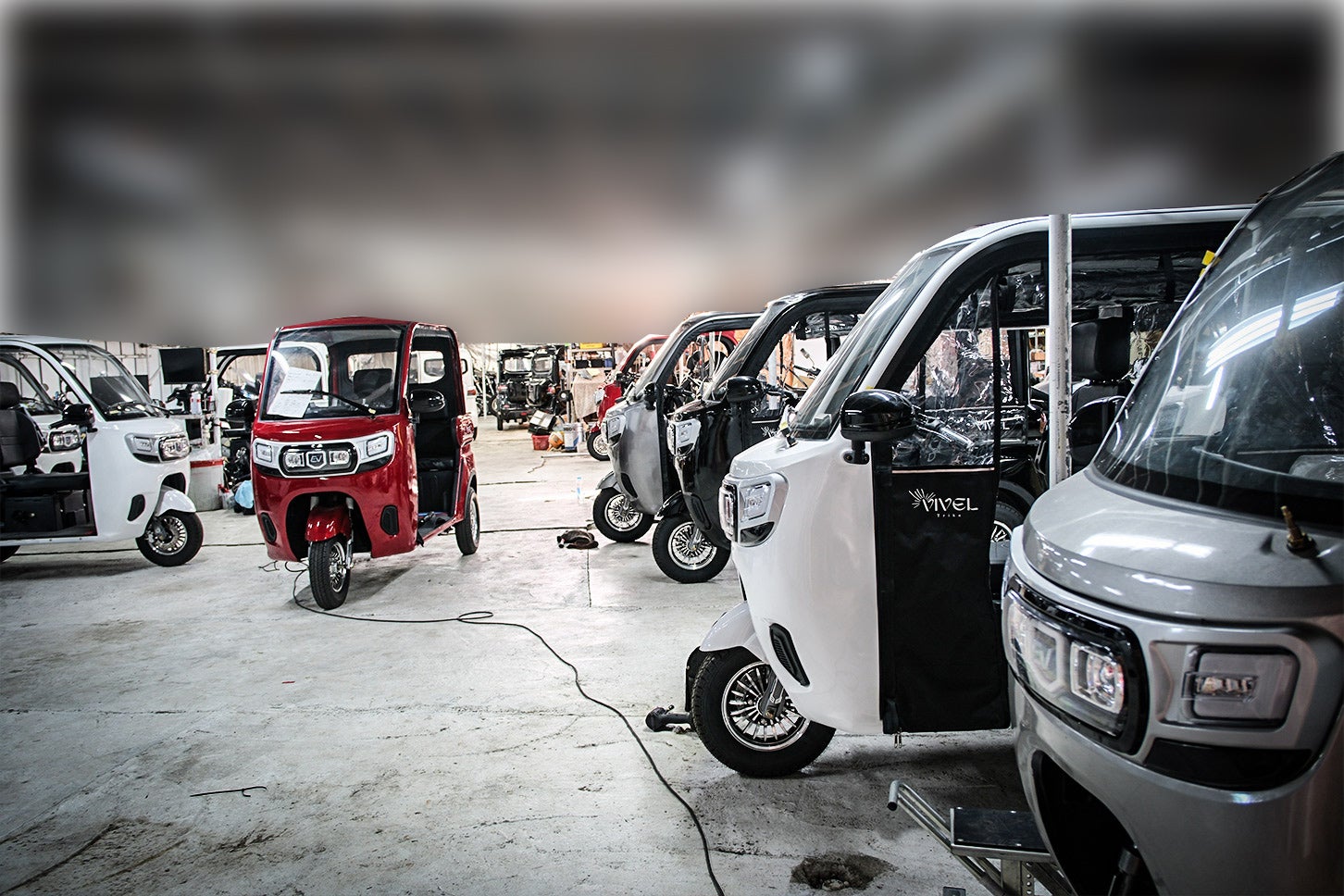 バブル店内のガレージにはビベルのスタンダードモデル「ビベルトライク」が並んでいた