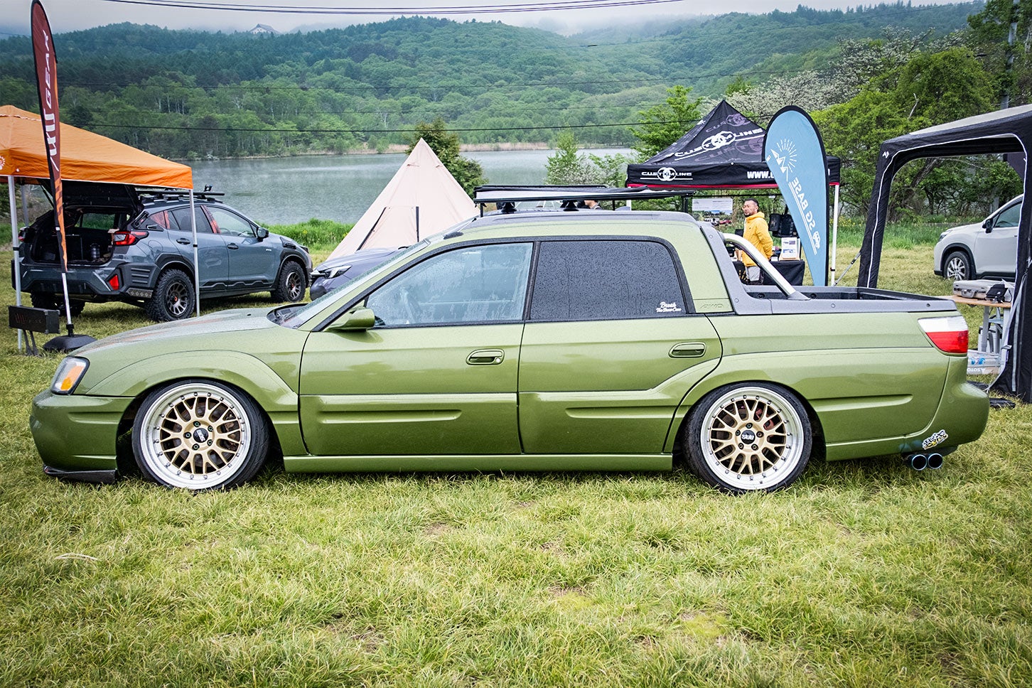 デザインとしては、真横から見たときの長さと、スリッパのようなシルエットがお気に入りとのこと。