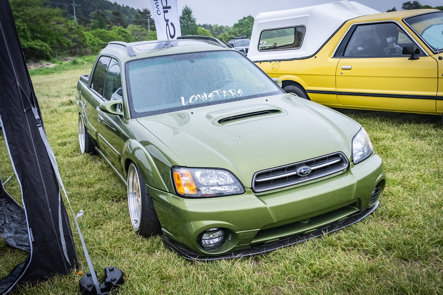 スバル車では見たことがないボディカラーと思いきや、実は自ら調色して抹茶色に仕立てたとのこと。