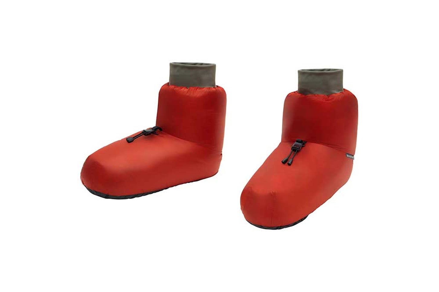 モンベルの「ダウンフットウォーマー」で足元がポカポカに（画像提供：モンベル）