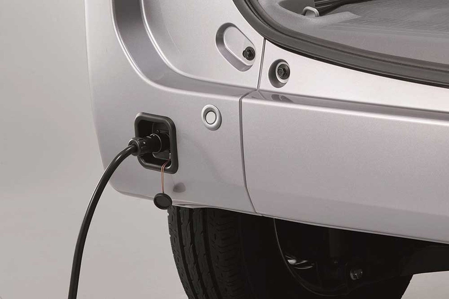 N-VAN純正アクセサリーの「外部電源入力キット」。電源引き込み口