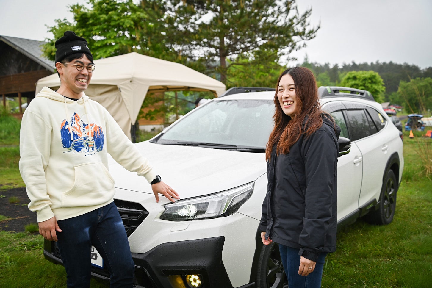 雨天にもかかわらず、取材中、おふたりは終始笑顔を絶やさなかった