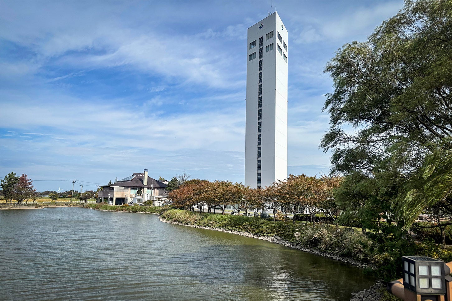 道の駅 てんのうの外観。天王スカイタワーがシンボルです