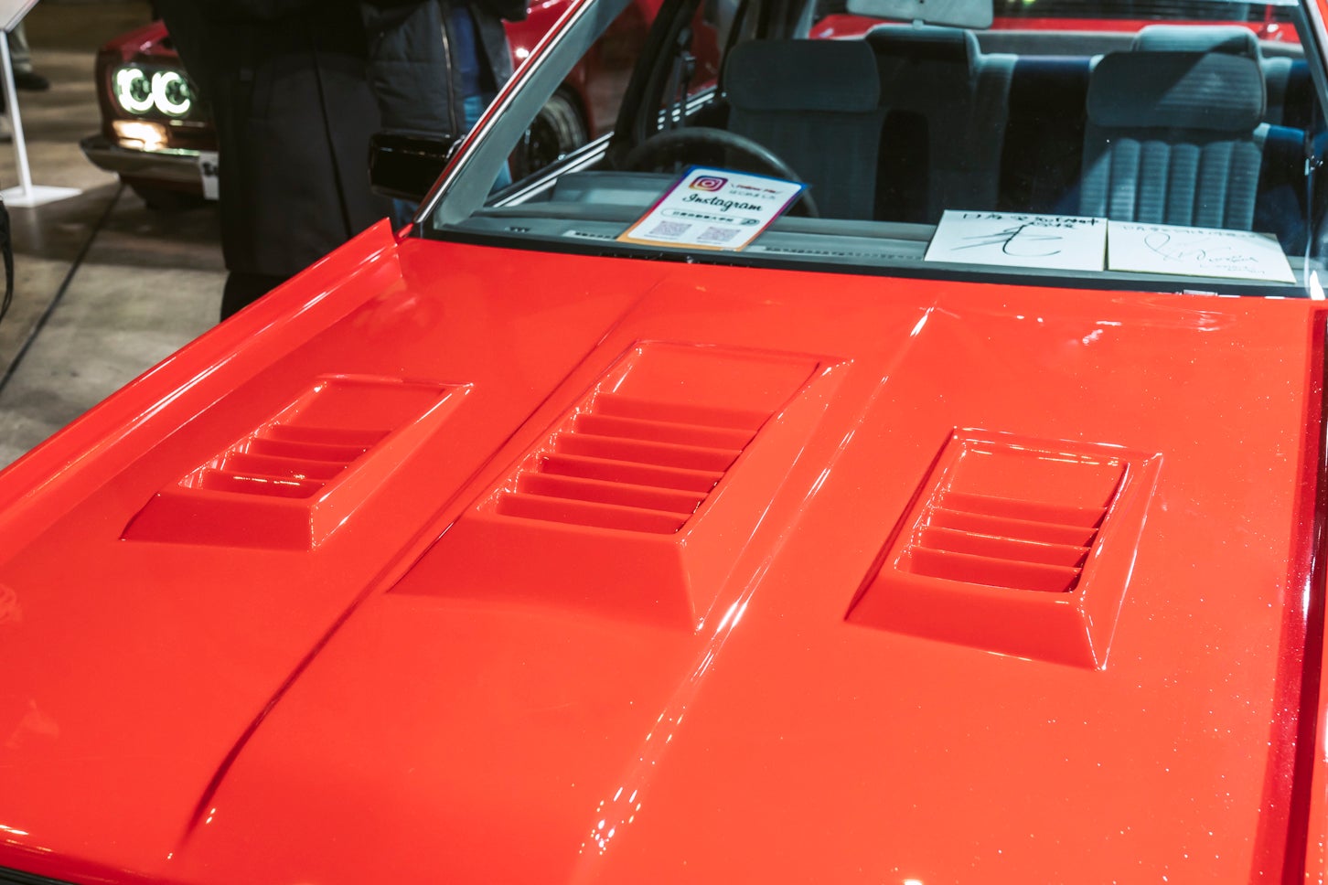 ボンネットのダクトも学生たちの手作り。