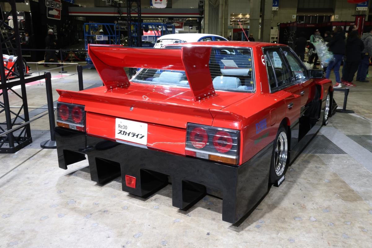 ダックテールとディフューザーがスポーツカーらしさを際立たせている。