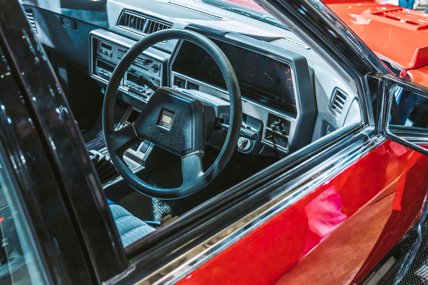 インテリアは基本的に実車のまま。