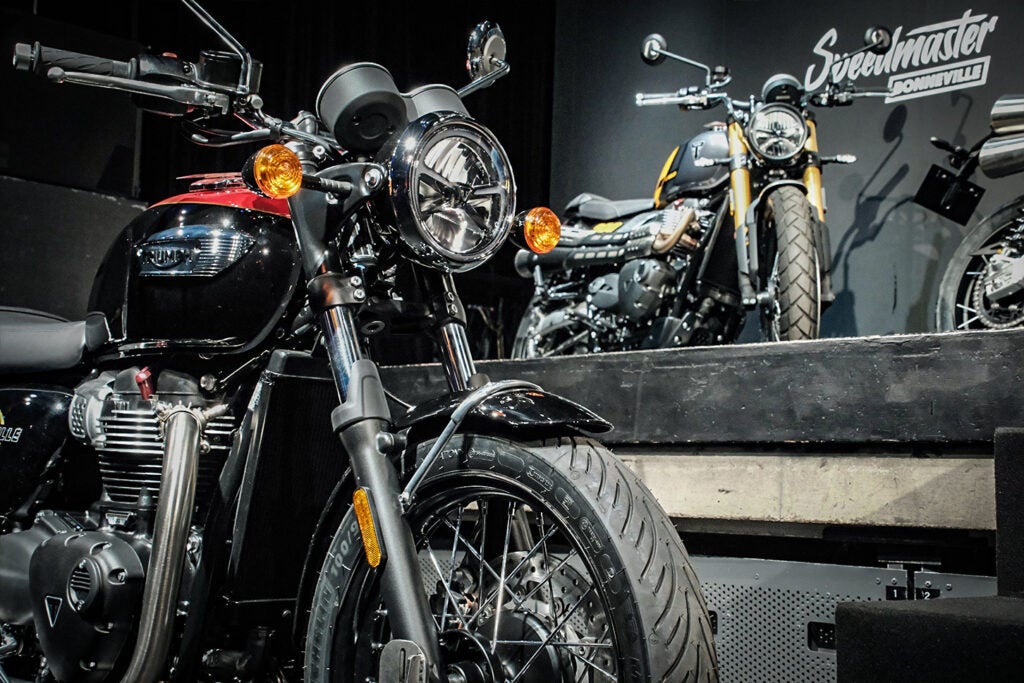トライアンフ、新型「ボンネビルシリーズ」を初披露！ 全7モデルに先進