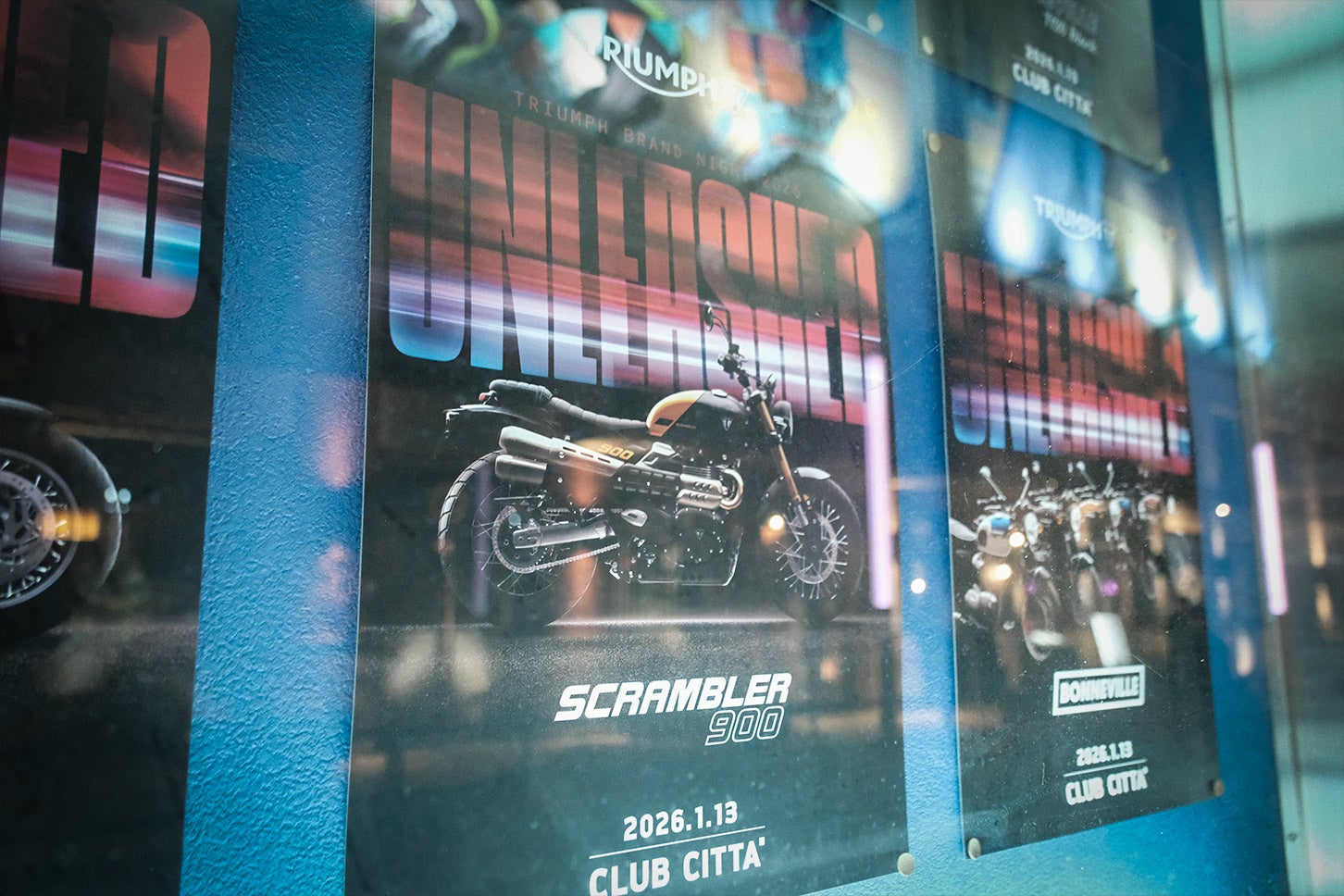 イベント会場には随所に手の込んだデザインのポスターが貼られていた