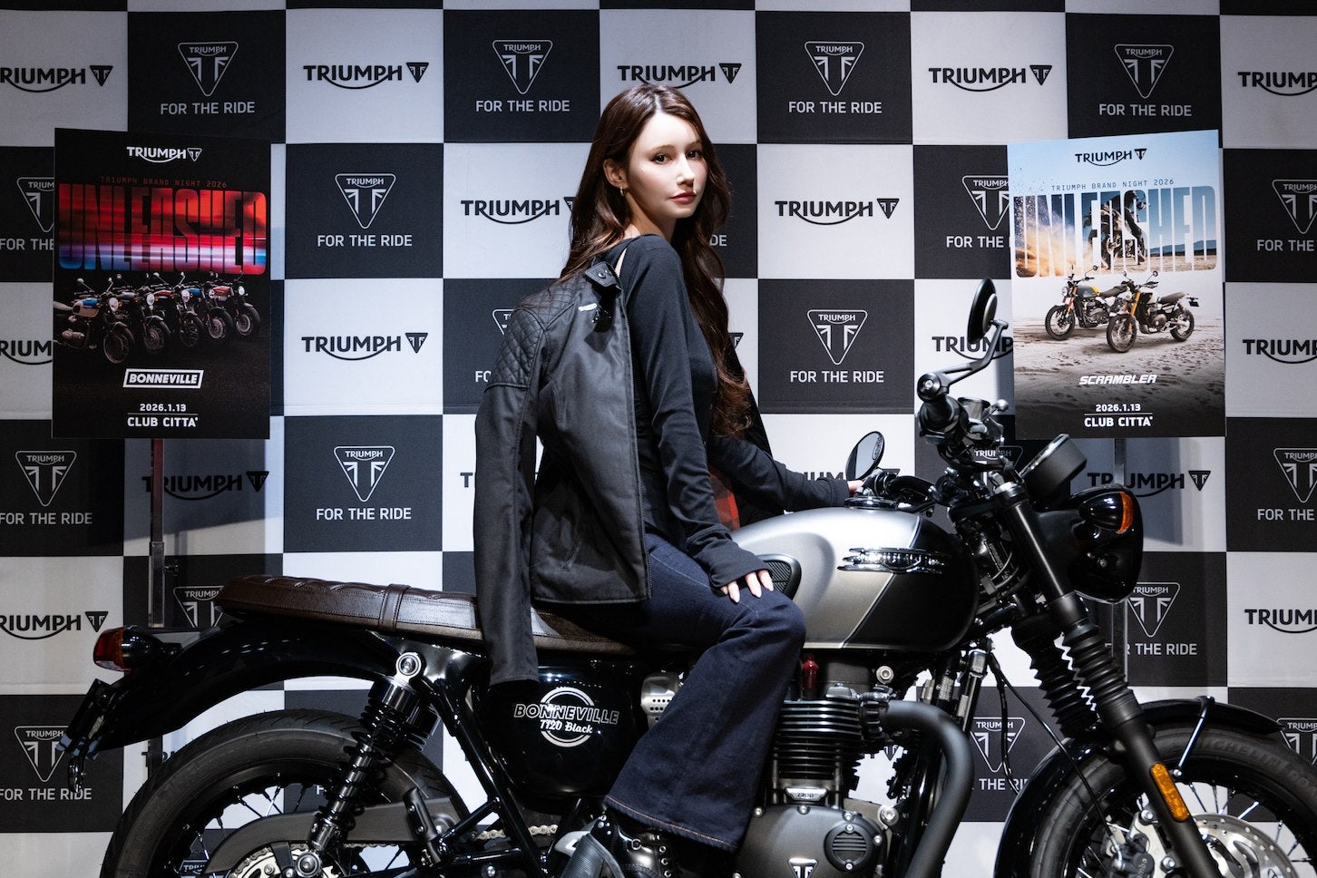 トライアンフの新ブランドアンバサダーに就任したダレノガレ明美さん