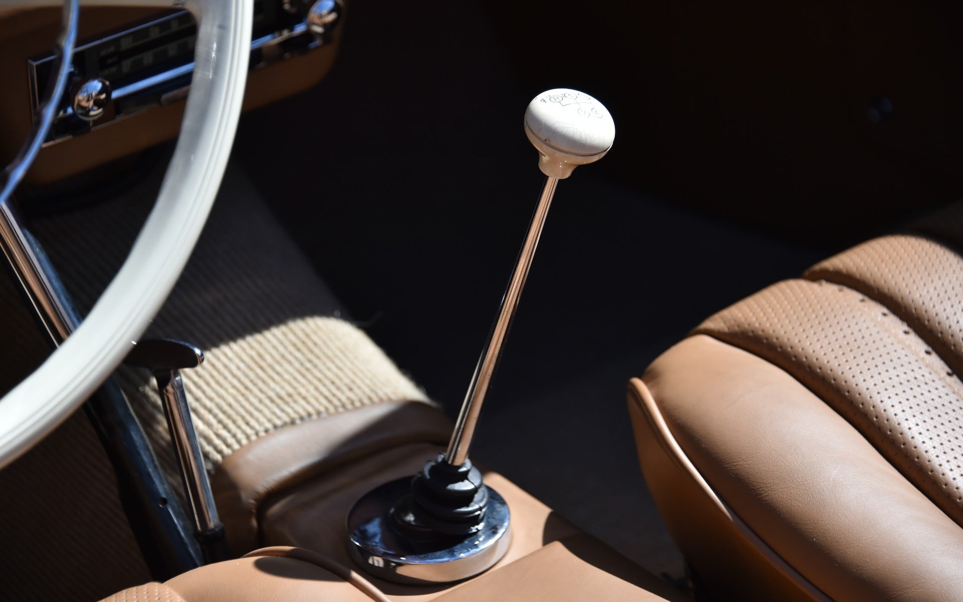 オープンボディのメルセデス・ベンツ 300SLに採用されているシフトレバー