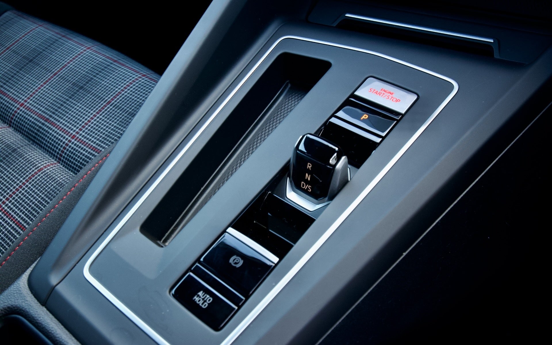 フォルクスワーゲン ゴルフ（2021）の小型シフトレバー