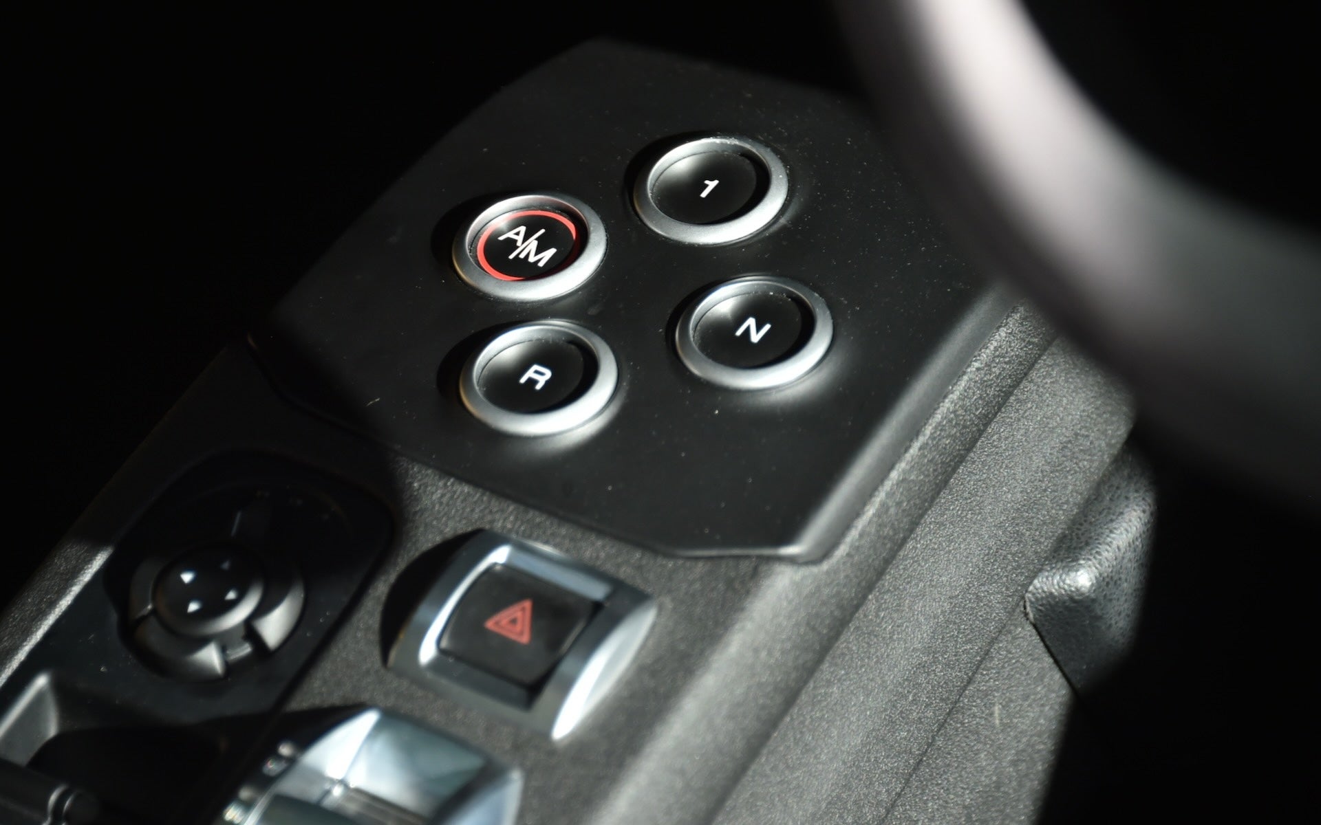 アルファロメオ 4Cのボタン式シフト