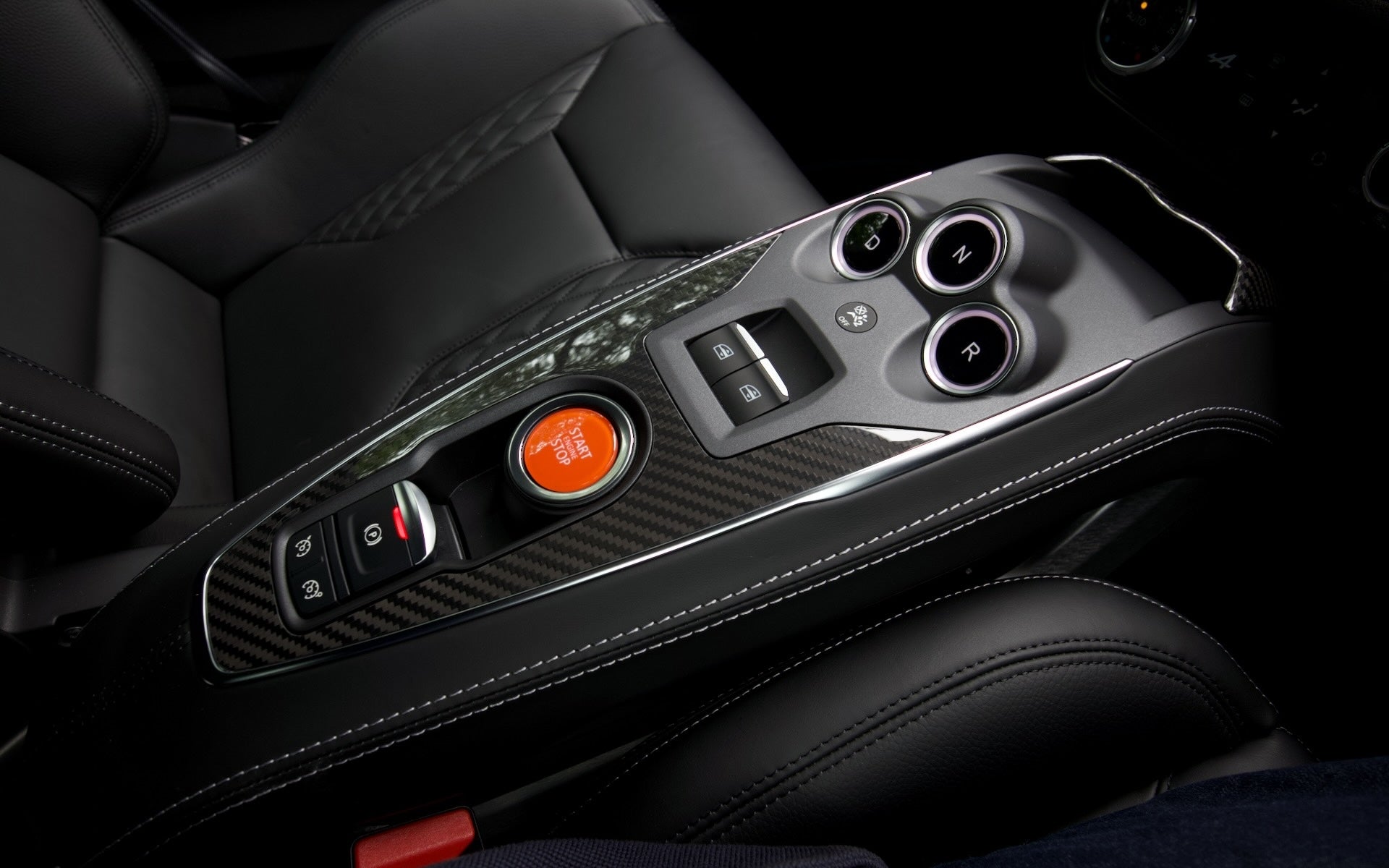 アルピーヌ A110のボタン式シフト