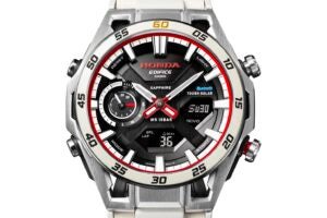 Honda×EDIFICEのコラボ10作目のコンセプトは1965年の「HondaのF1初優勝」だ。この歴史的偉業の60周年を受けて、記念コラボレーションモデル「ECB-2300HR」が誕生した