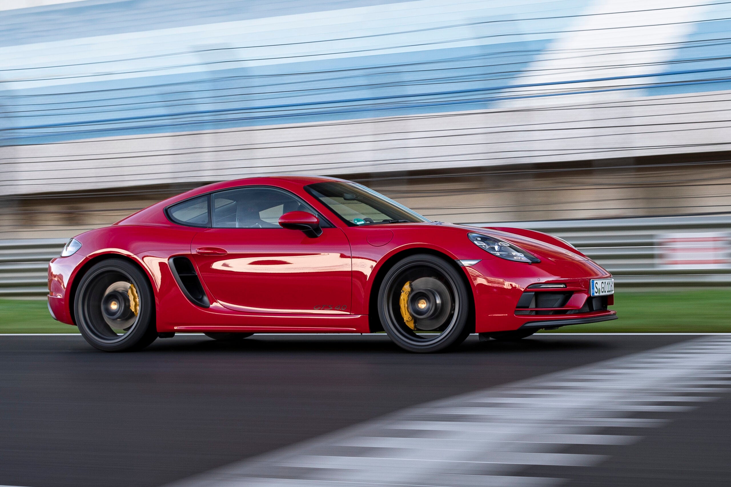 ポルシェ718ケイマンGTS 4.0｜2020年に718ボクスターGTS 4.0と同時に発表。エンジンスペックのほか、0-100km/h加速、最高速のデータは718ボクスターGTS 4.0と同じ。